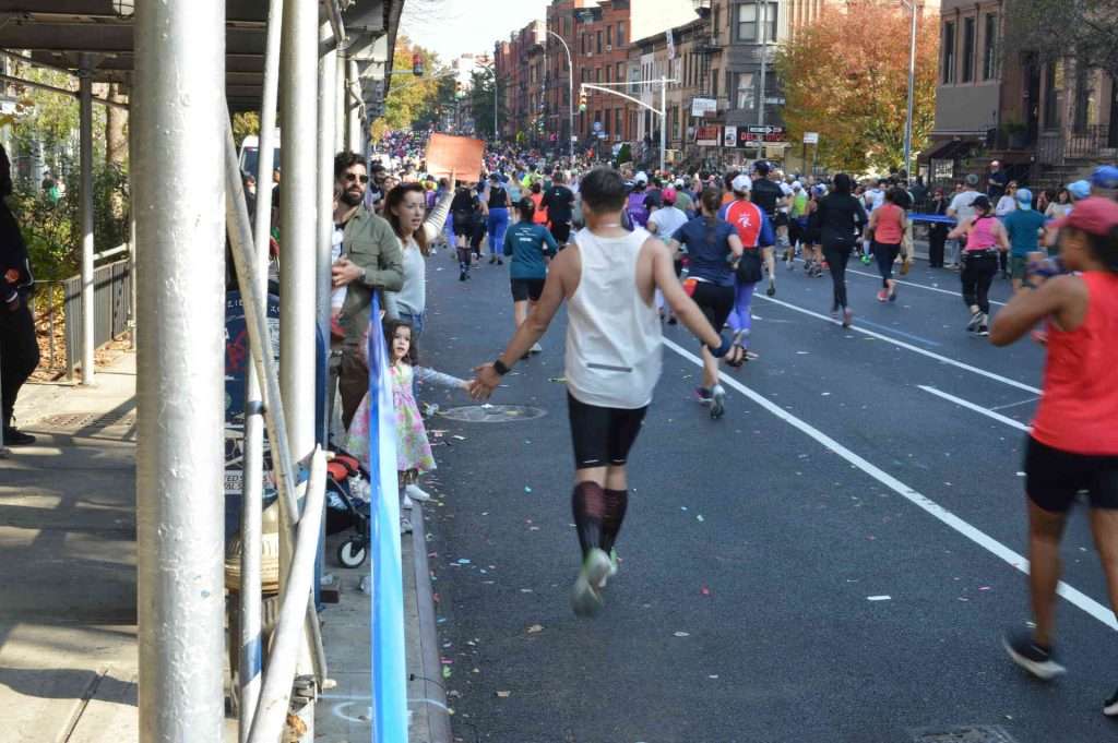 Little girl fan at NYC Marathon 2023