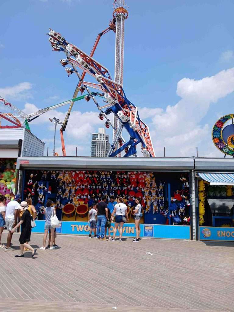 Games at Luna park